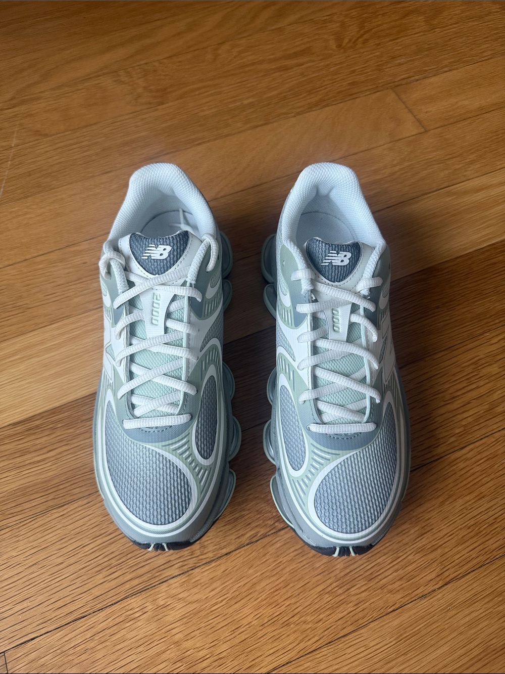 NEW New Balance ABZORB 2000 Women’s Sneakers